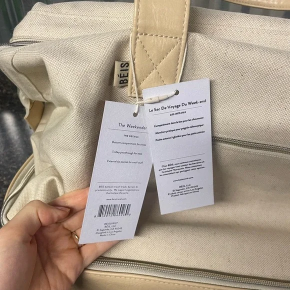 NWT Beis Weekender Bag - Picture 2 of 9